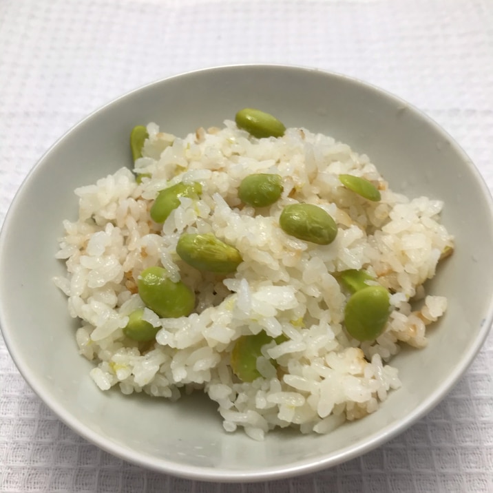 昆布茶で味付け！おこげも美味しい！枝豆ごはん